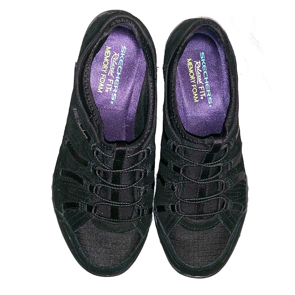 NWOT Sketchers Relaxed Fit Memory Foam size 7.5
